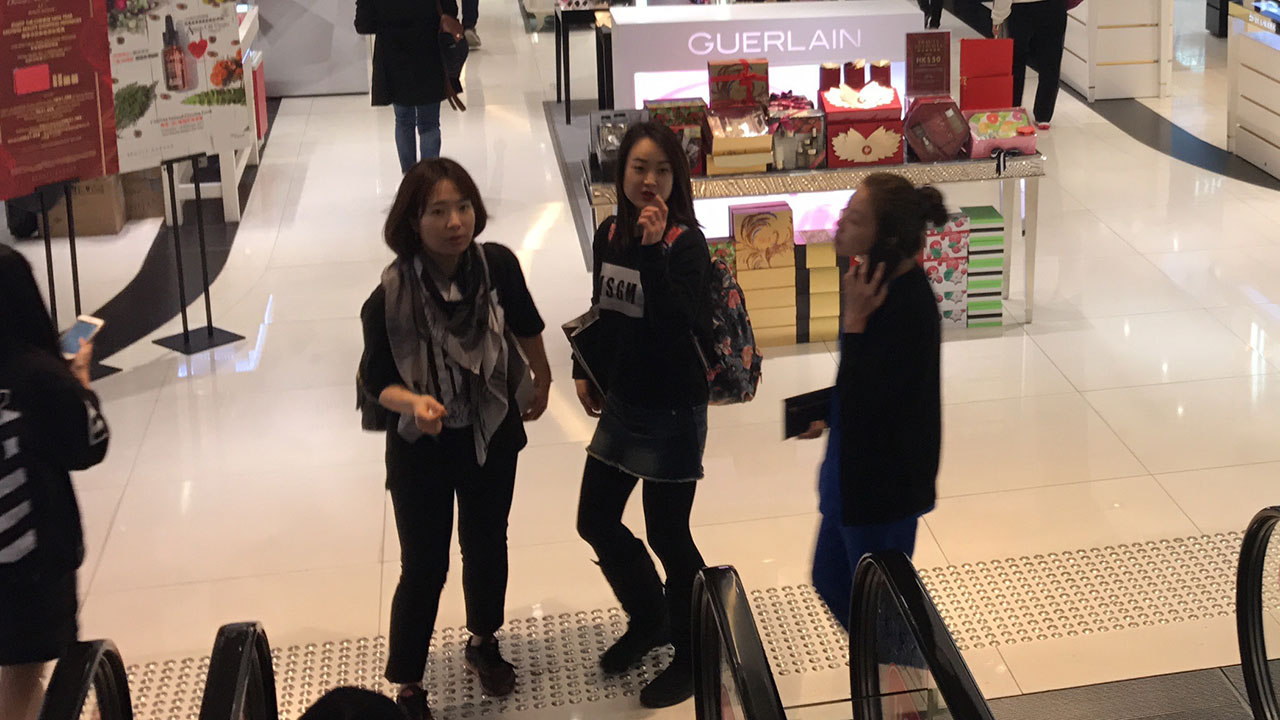 Lonely Mall Girls Hunt