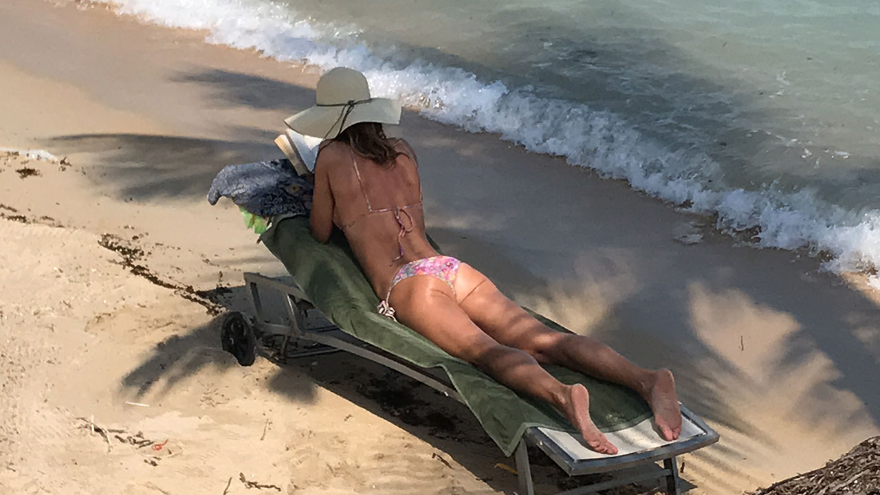 Nice White Asses at Beach & Pool
