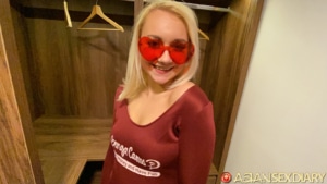 Bongacams Sexy girl in red glasses