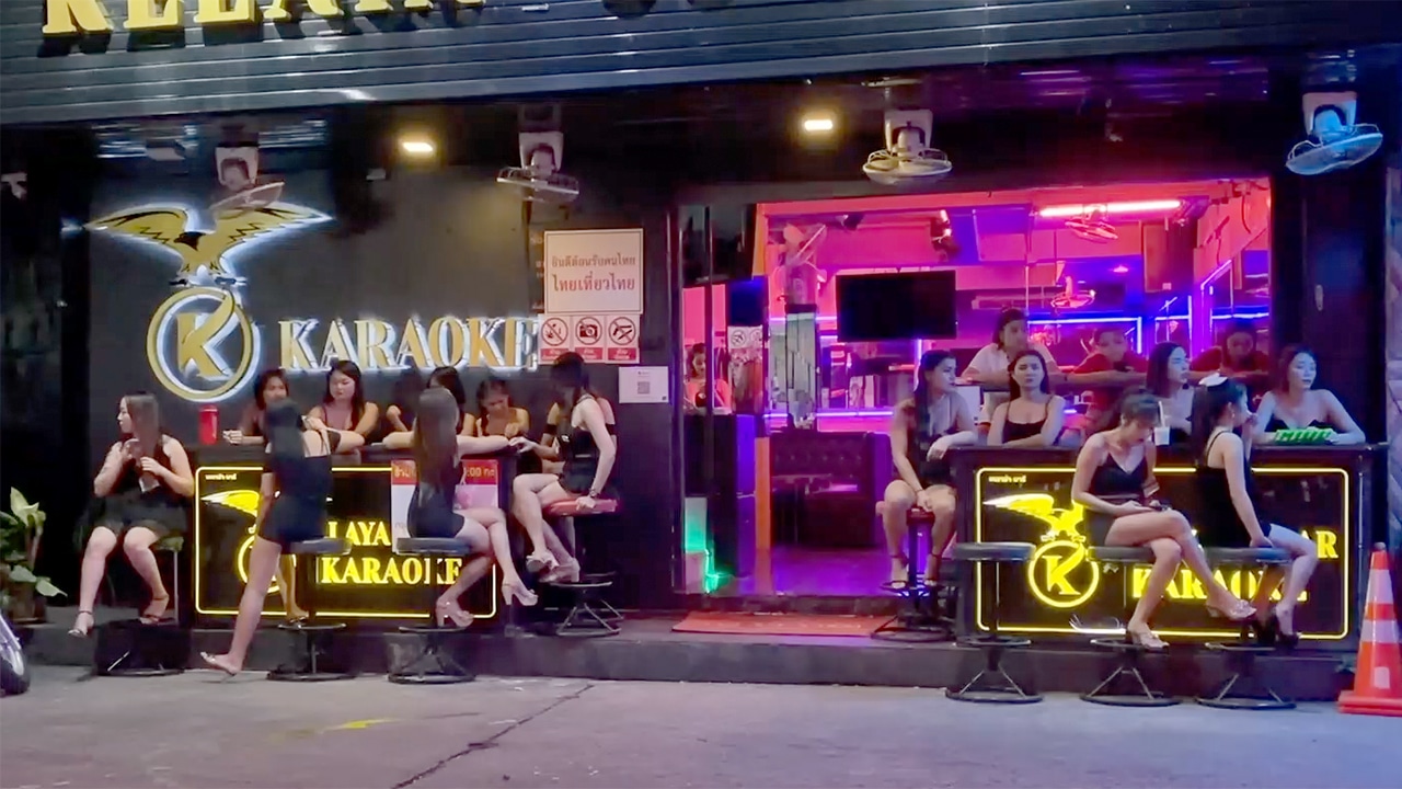 Barhopping in Pattaya at Soi 6