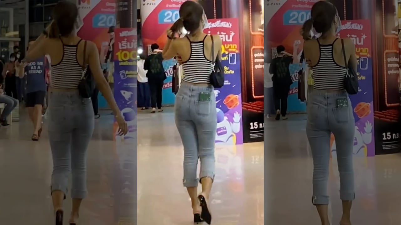 Sexy Girl at the Mall, So Damn Hot