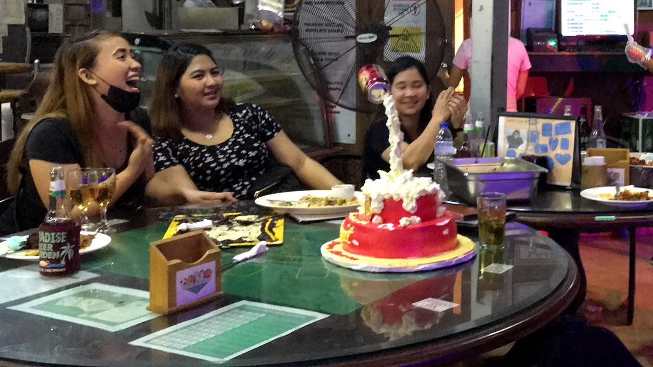 Random Horny Chat at the Pub