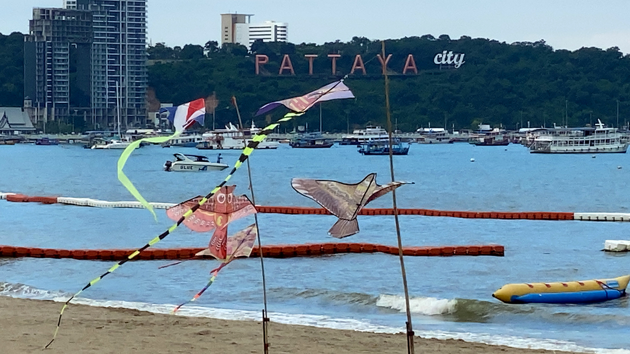 PATTAYA BEACH Visit In Morning by Asian Sex Diary Official Site