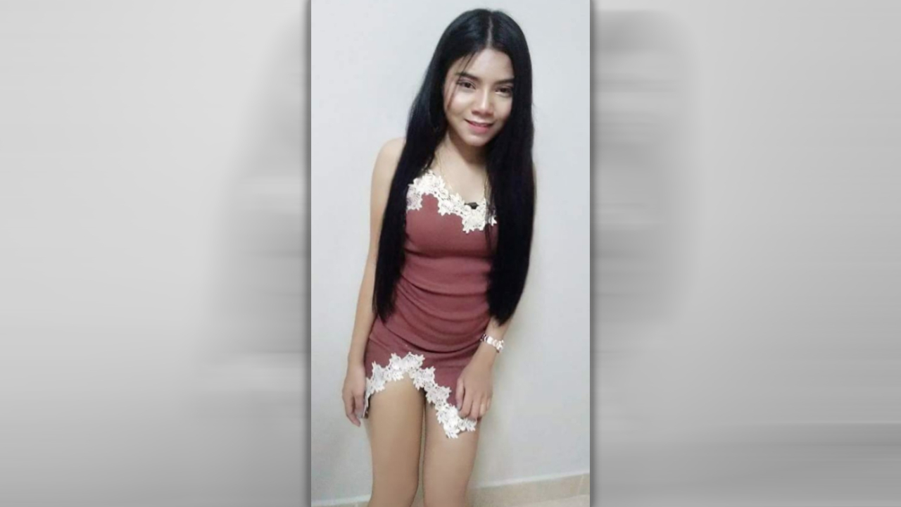 Selfies Budak awéwé buuk panjang Asia lucu dina Diary Sex Asia