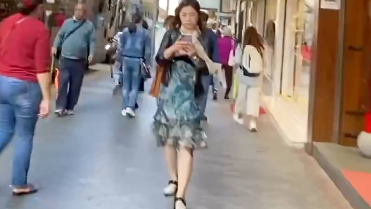 Texting While Walking in Hong Kong