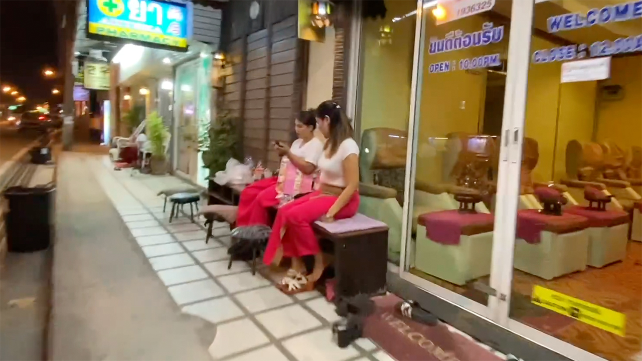 Thai Foot Massage Girls Looking Cute