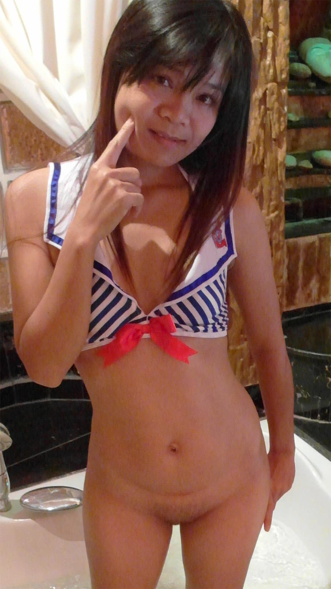 Asian Sex Diary Maki poses bottomless with skinny waist teasing