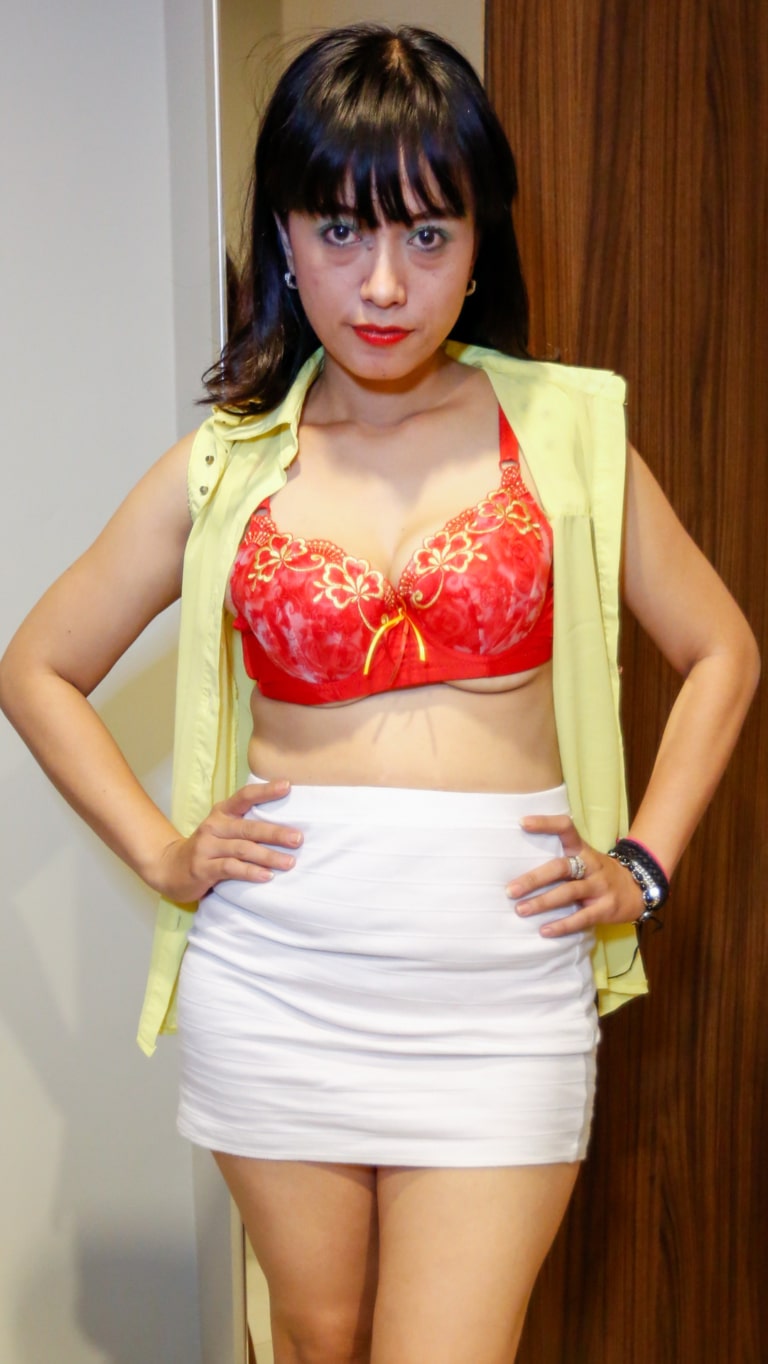 Big boob Bangkok hotty Asian Sex Diary Thiya gets chesty in red bra