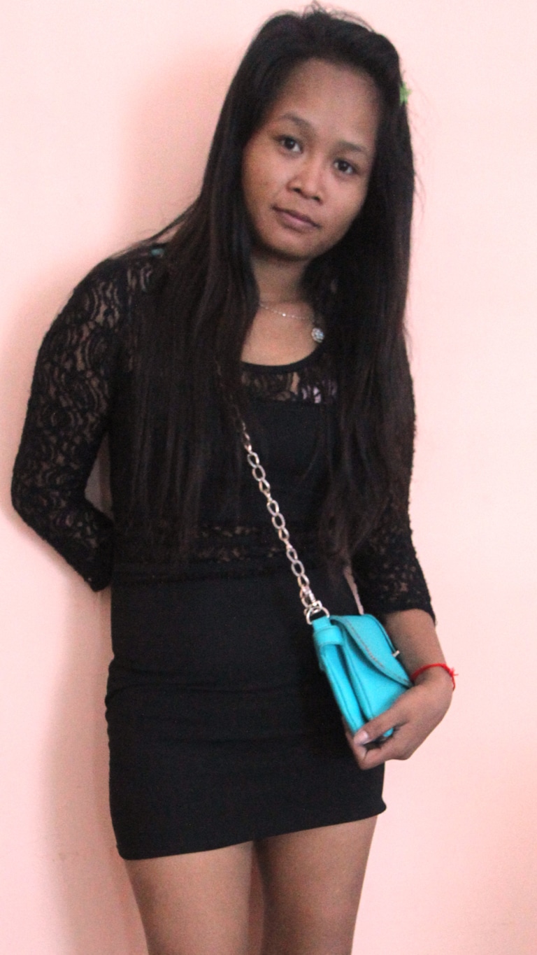 Mid 20s MILF Asian Sex Diary Vee in short dress